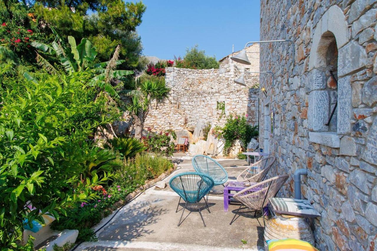 Iliana's House - Spacious Cave House In The Center Of Areopolis Areopoli
