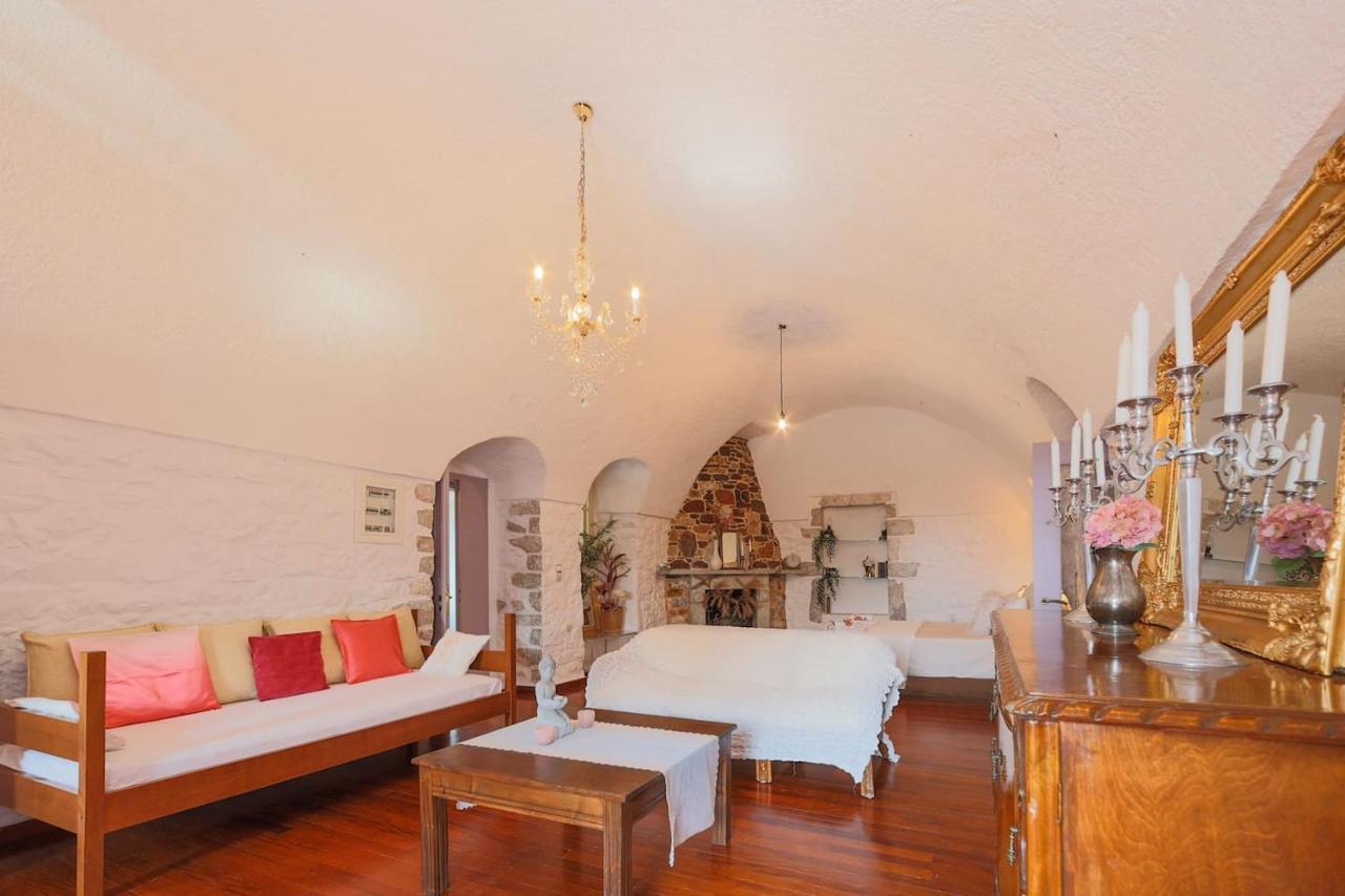Apartment Iliana's House - Spacious Cave House In The Center Of Areopolis *