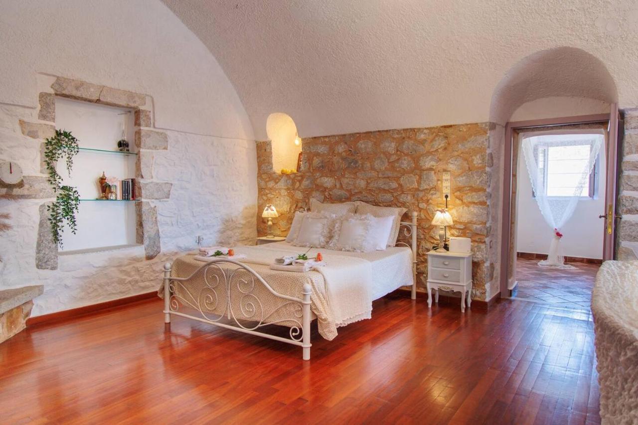 Iliana's House - Spacious Cave House In The Center Of Areopolis Apartment