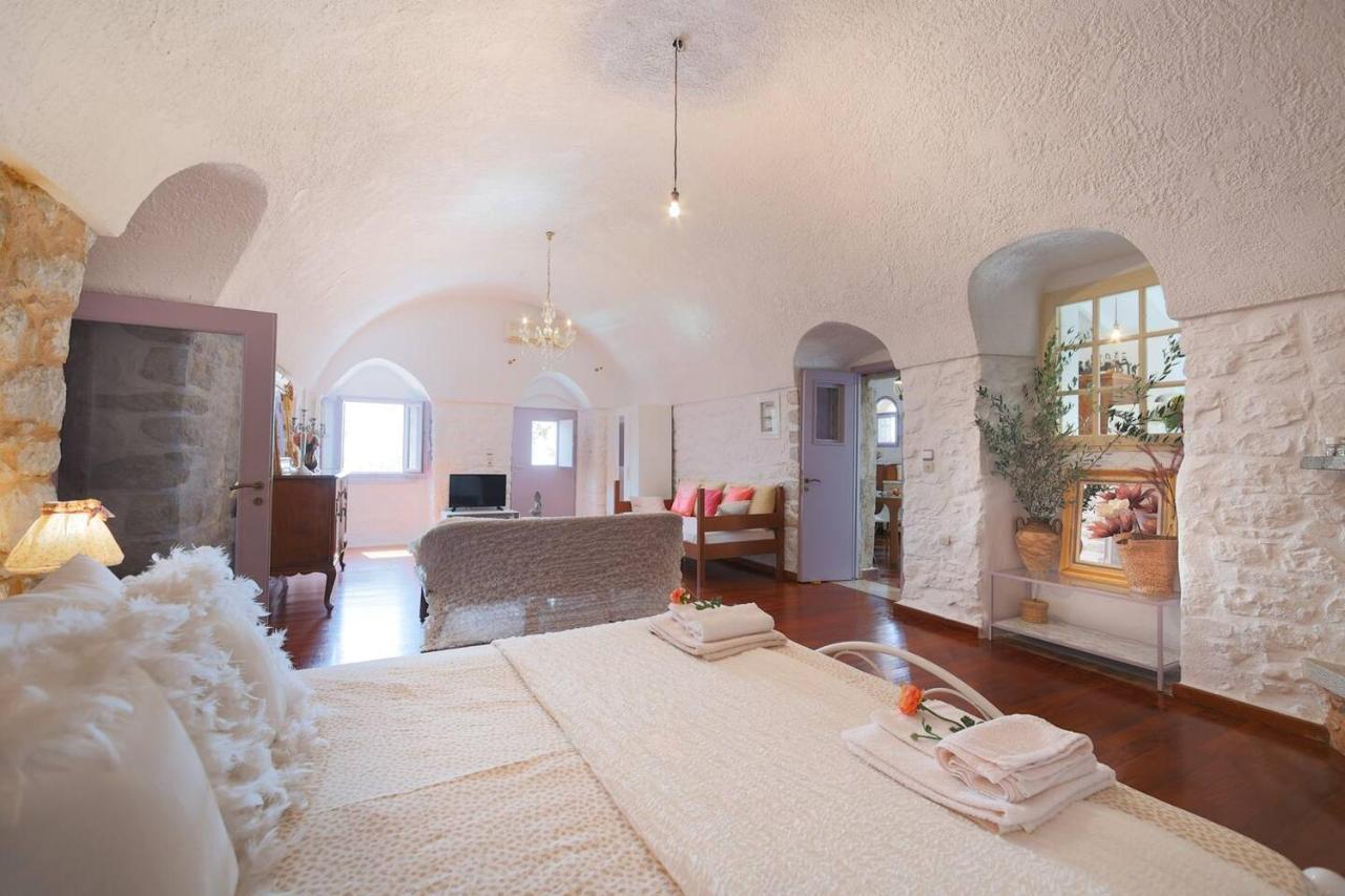 Iliana's House - Spacious Cave House In The Center Of Areopolis *