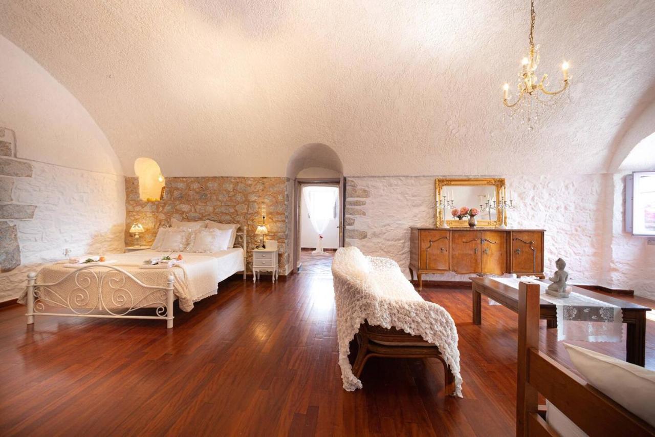 Iliana's House - Spacious Cave House In The Center Of Areopolis Areopoli