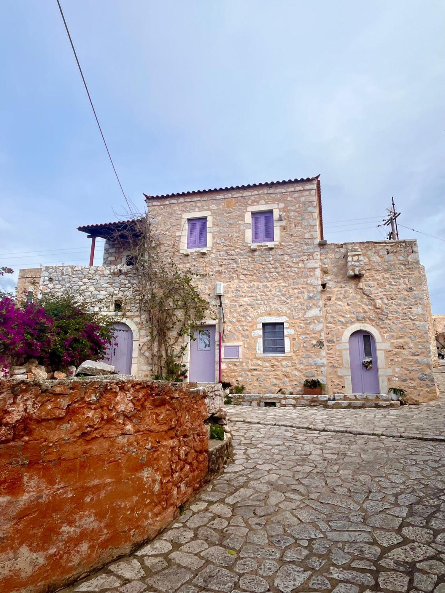 Iliana's House - Spacious Cave House In The Center Of Areopolis Apartment *